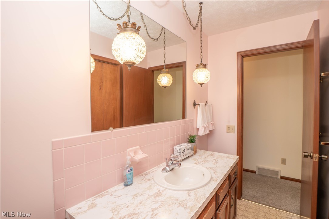 1211 Nancy Anna Avenue NW Massillon OH 44646