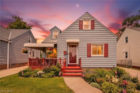 8006 Pinegrove Avenue Parma OH 44129