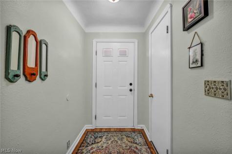 8006 Pinegrove Avenue Parma OH 44129