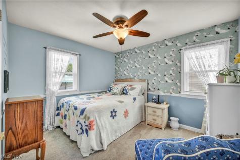8006 Pinegrove Avenue Parma OH 44129