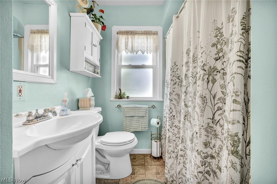 8006 Pinegrove Avenue Parma OH 44129