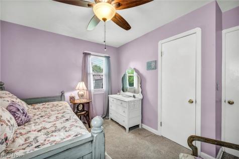 8006 Pinegrove Avenue Parma OH 44129