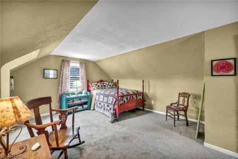 8006 Pinegrove Avenue Parma OH 44129