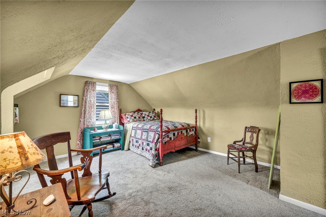8006 Pinegrove Avenue Parma OH 44129