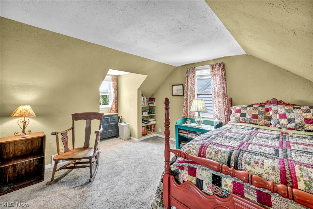8006 Pinegrove Avenue Parma OH 44129
