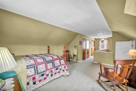 8006 Pinegrove Avenue Parma OH 44129