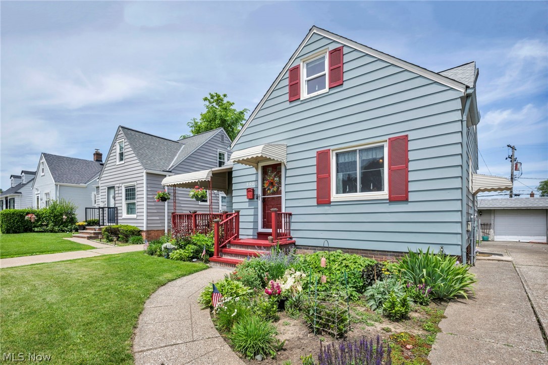 8006 Pinegrove Avenue Parma OH 44129