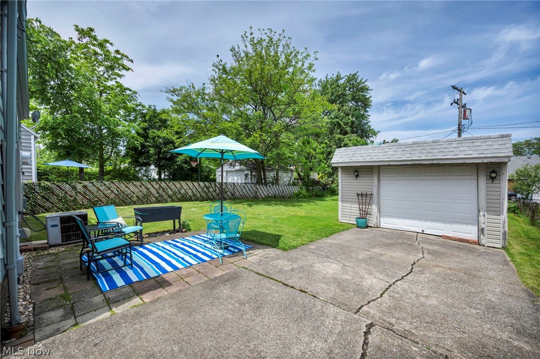 8006 Pinegrove Avenue Parma OH 44129