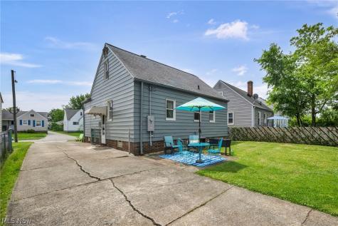 8006 Pinegrove Avenue Parma OH 44129