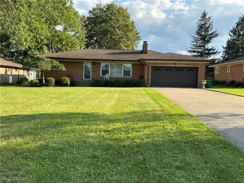 952 E Parkhaven Drive Seven Hills OH 44131