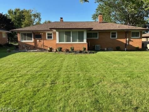 952 E Parkhaven Drive Seven Hills OH 44131