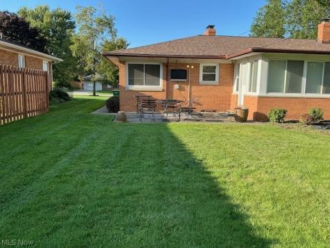952 E Parkhaven Drive Seven Hills OH 44131