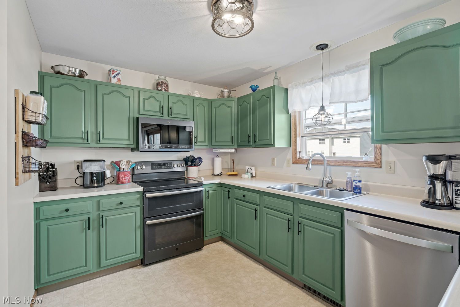 994 Fairfield Avenue Columbiana OH 44408