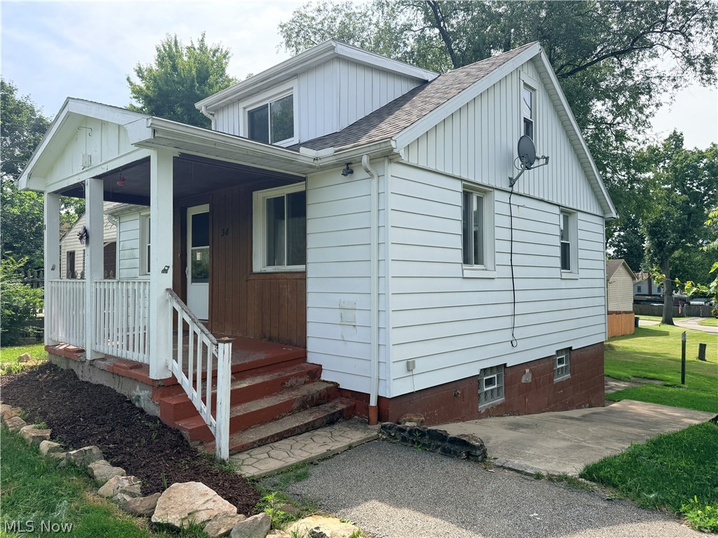 34 W Lewis Street Struthers OH 44471
