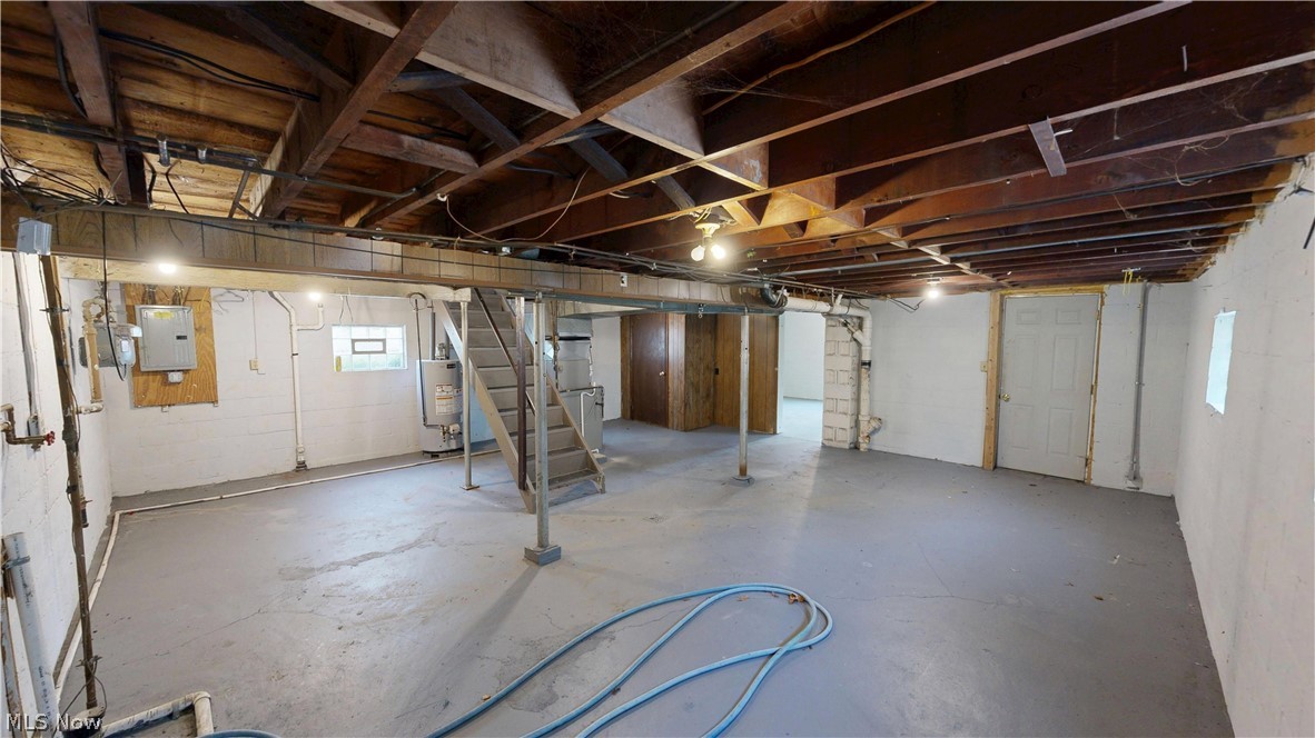 34 W Lewis Street Struthers OH 44471