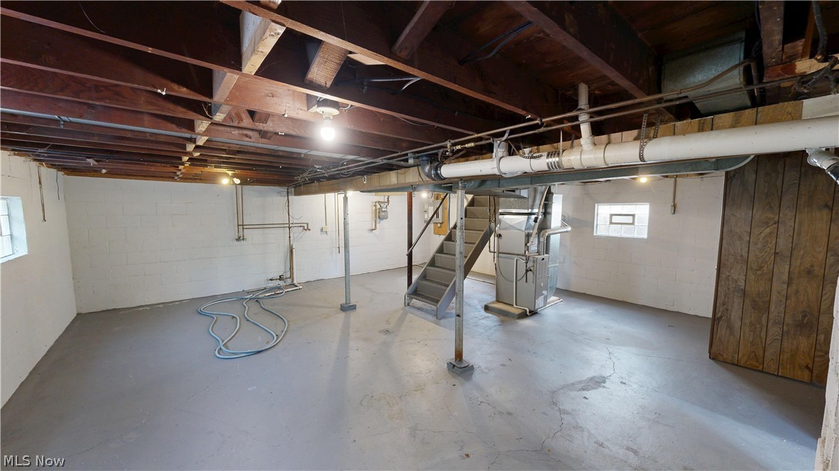 34 W Lewis Street Struthers OH 44471