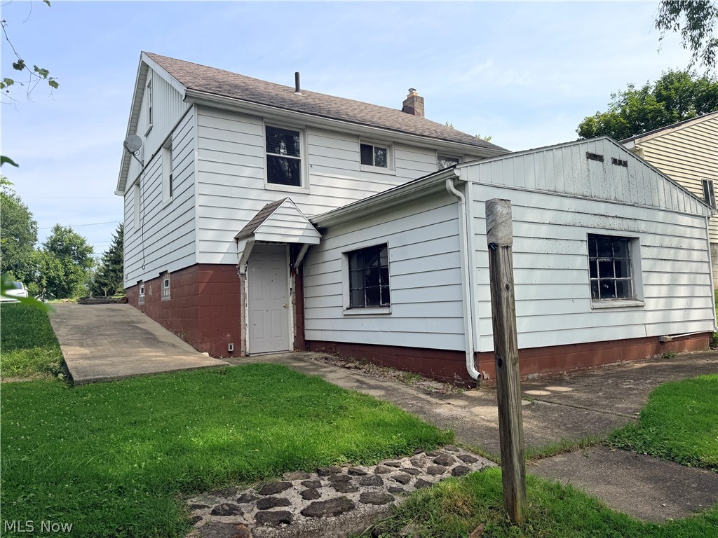 34 W Lewis Street Struthers OH 44471