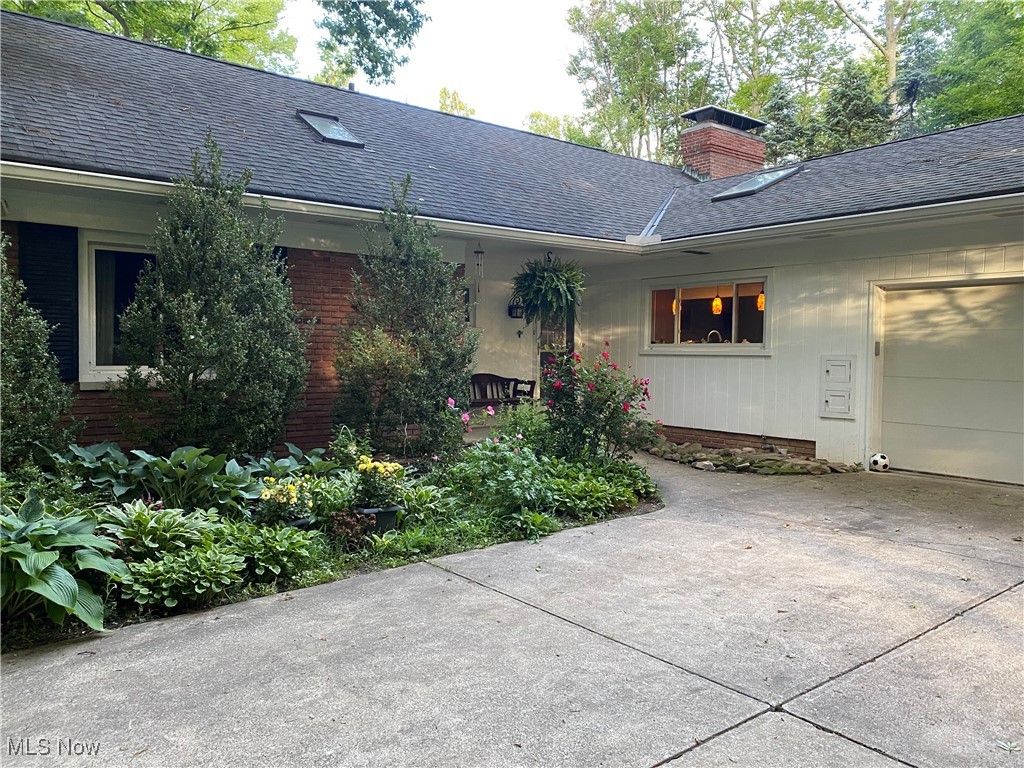 37 Sugar Bush Lane Chagrin Falls OH 44022