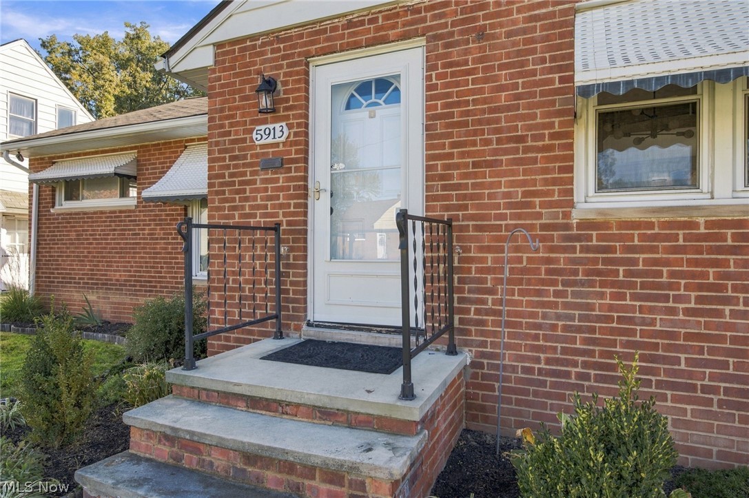 5913 Monica Lane Garfield Heights OH 44125