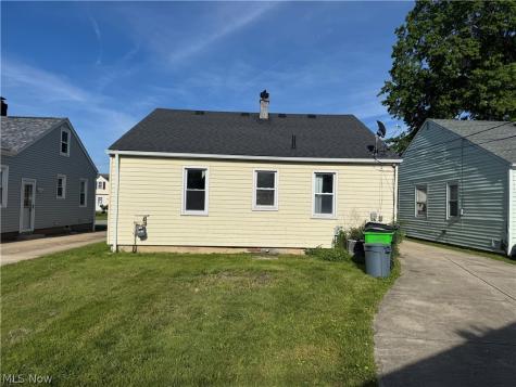 1572 Woodrow Avenue Mayfield Heights OH 44124