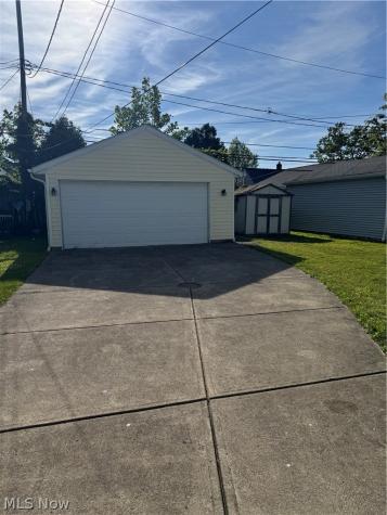 1572 Woodrow Avenue Mayfield Heights OH 44124