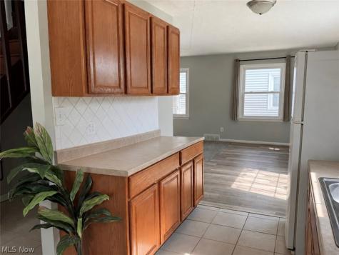 1572 Woodrow Avenue Mayfield Heights OH 44124