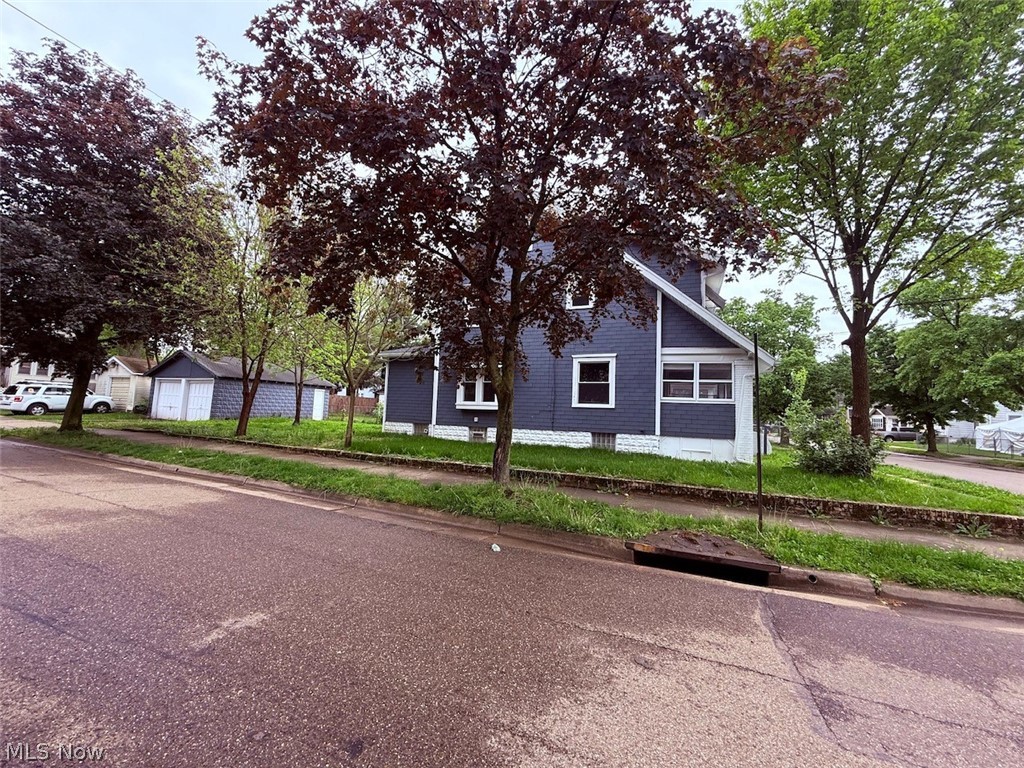 2183 25th Street SW Akron OH 44314