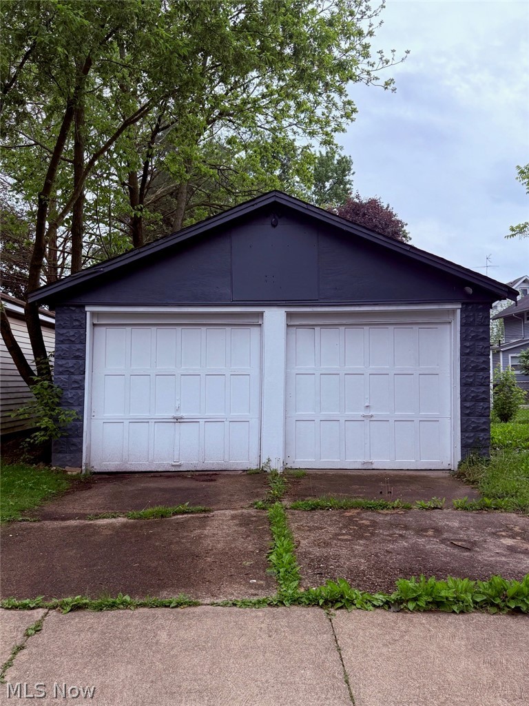 2183 25th Street SW Akron OH 44314