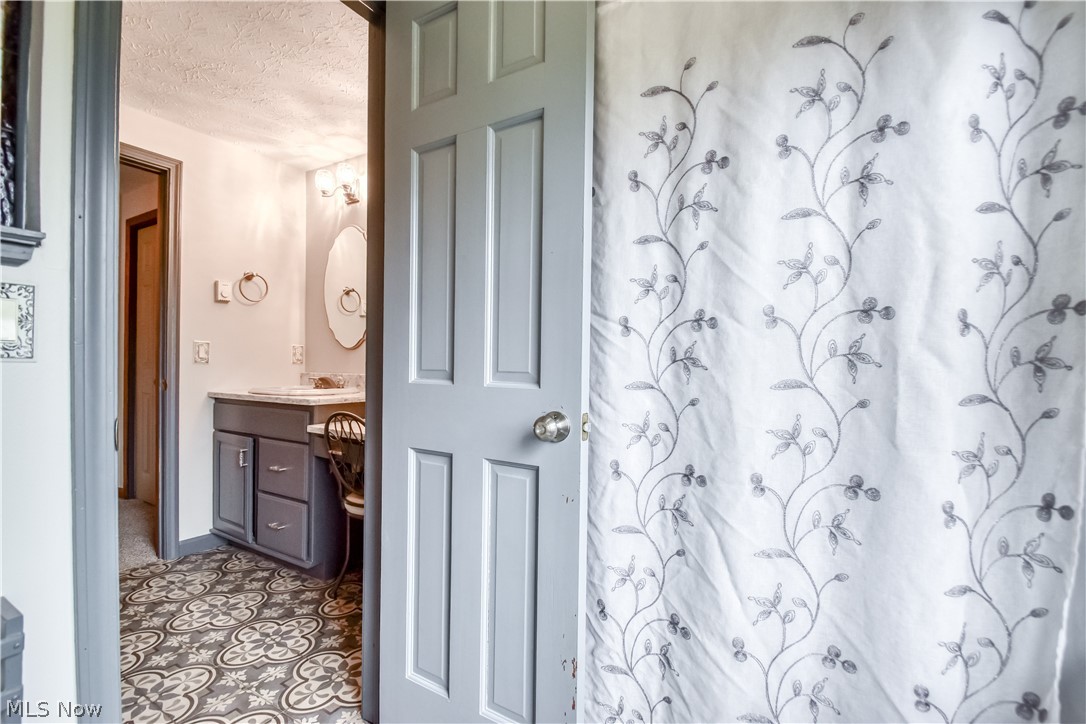7857 Lester Drive Leroy OH 44077
