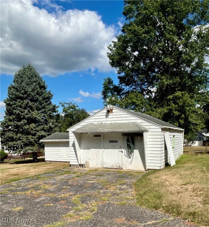 43 S Van Buren Avenue Barberton OH 44203