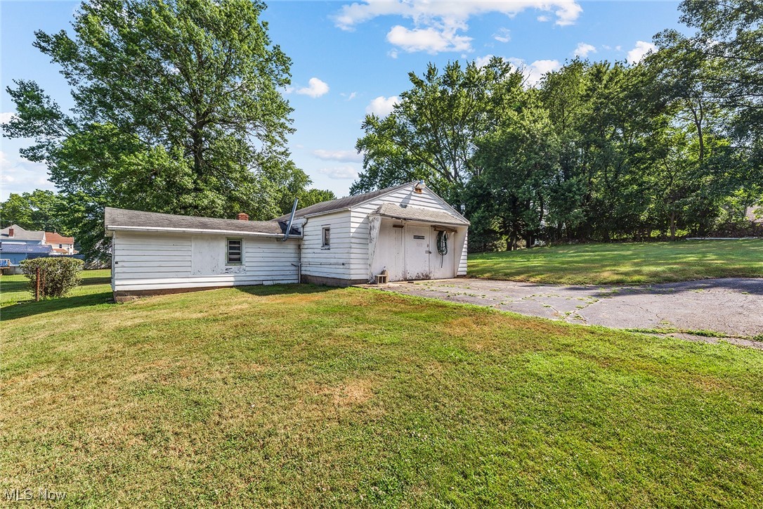 43 S Van Buren Avenue Barberton OH 44203