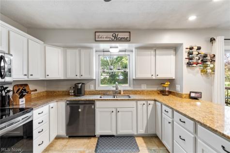 1173 Desert Street NE Uniontown OH 44685