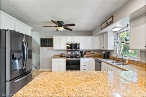 1173 Desert Street NE Uniontown OH 44685