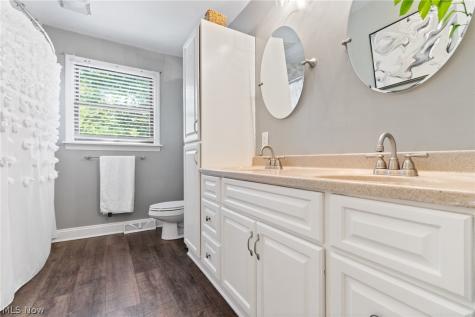 1173 Desert Street NE Uniontown OH 44685