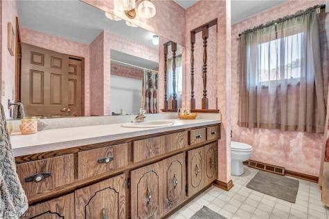 7791 Edgewood Lane Seven Hills OH 44131