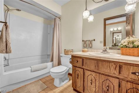 7791 Edgewood Lane Seven Hills OH 44131
