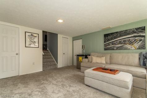 7085 Hoover Drive Mentor OH 44060