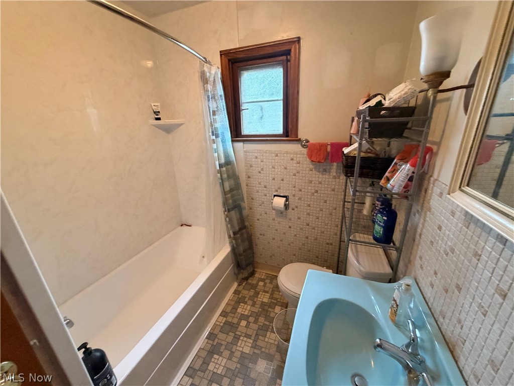 1616 Etruria Street East Liverpool OH 43920