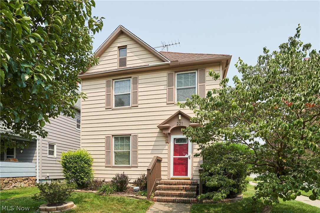 221 7th Street NW Barberton OH 44203