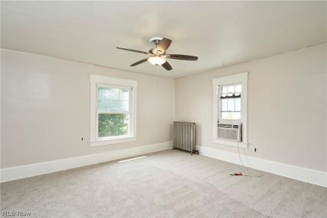 221 7th Street NW Barberton OH 44203