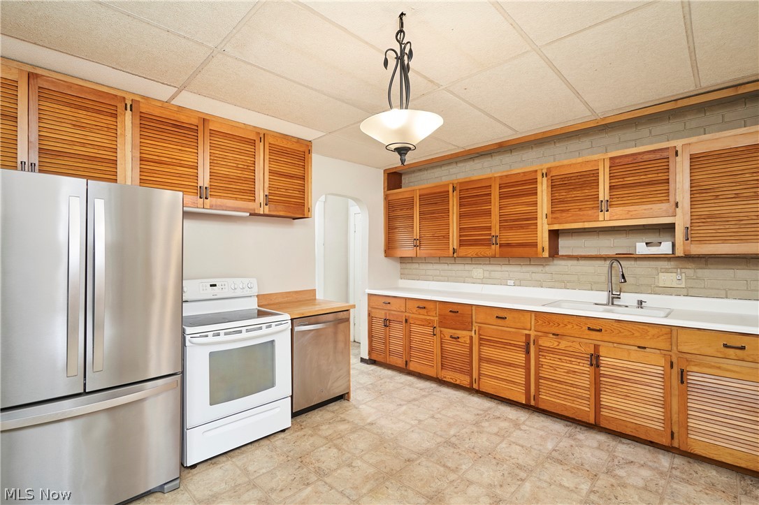 221 7th Street NW Barberton OH 44203