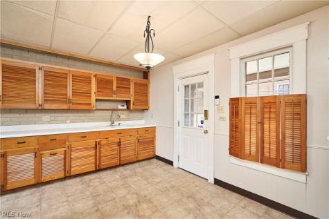 221 7th Street NW Barberton OH 44203