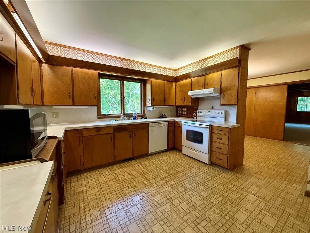 6025 California Avenue Louisville OH 44641