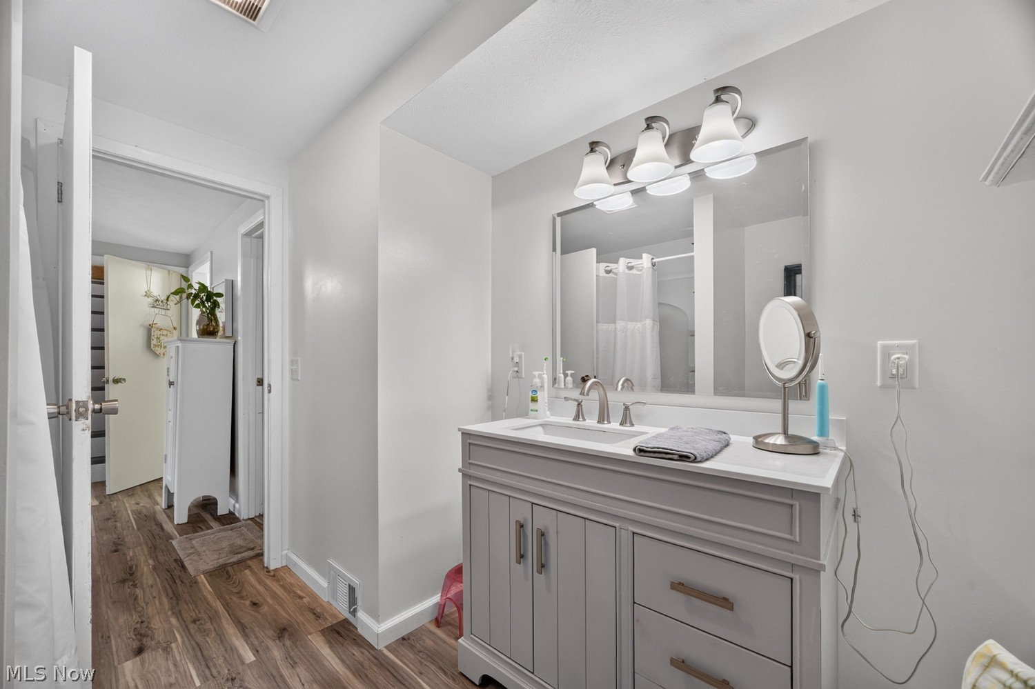 9799 Pekin Road Novelty OH 44072