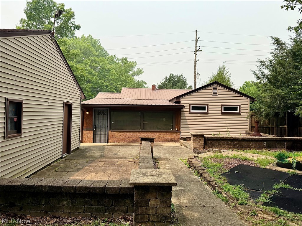 2108 Clermont Avenue NE Warren OH 44484