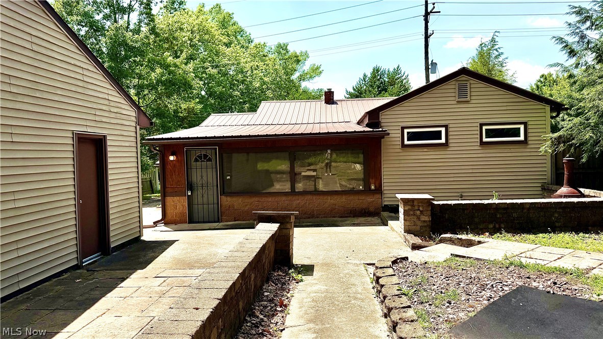 2108 Clermont Avenue NE Warren OH 44484