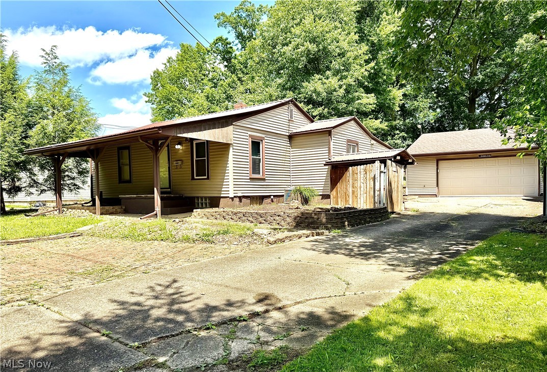 2108 Clermont Avenue NE Warren OH 44484