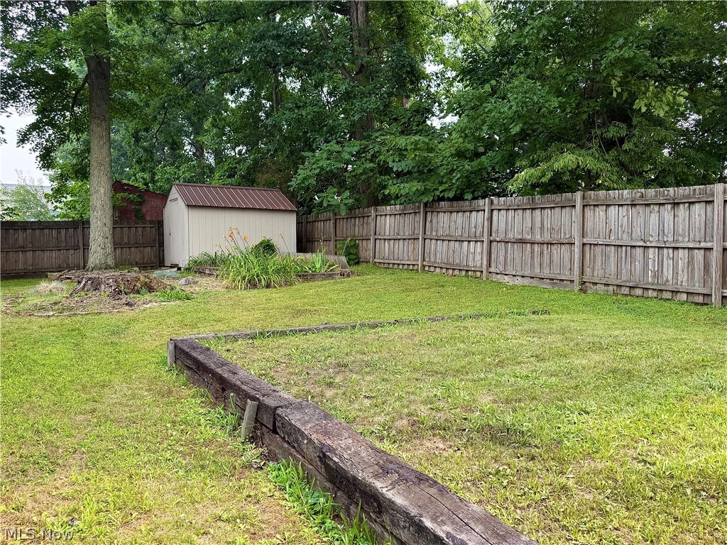 2108 Clermont Avenue NE Warren OH 44484