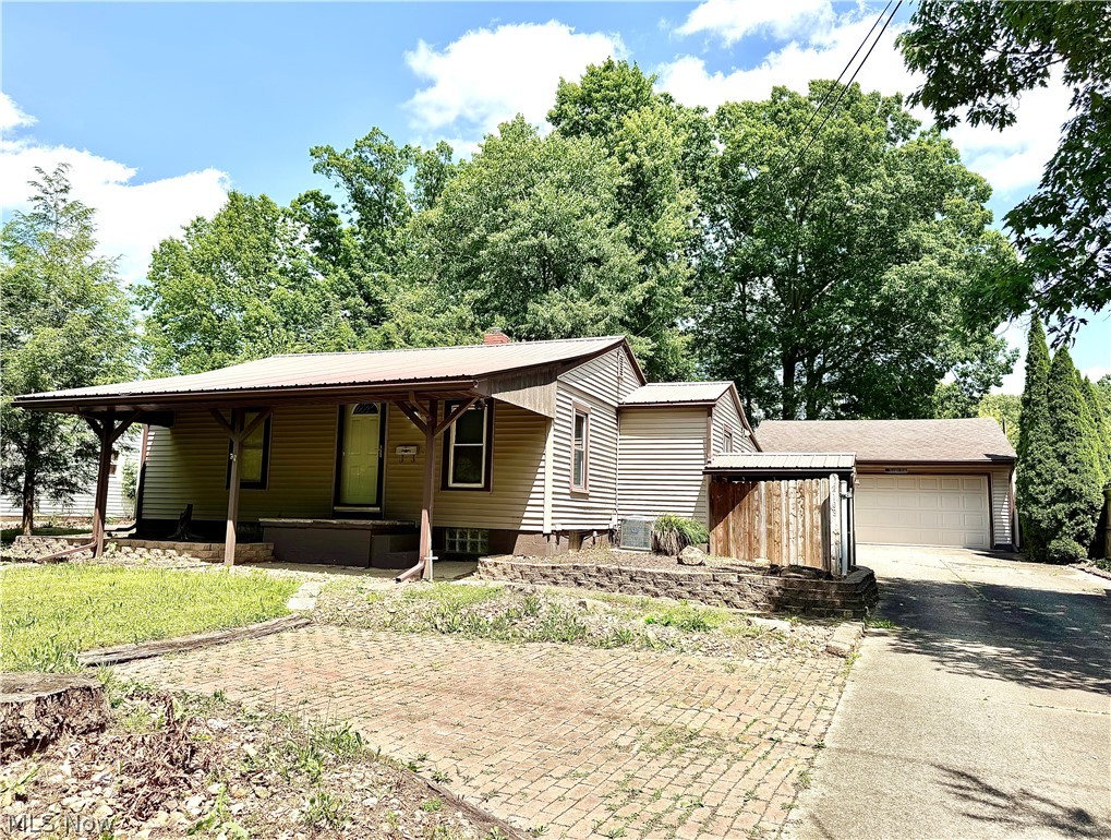 2108 Clermont Avenue NE Warren OH 44484