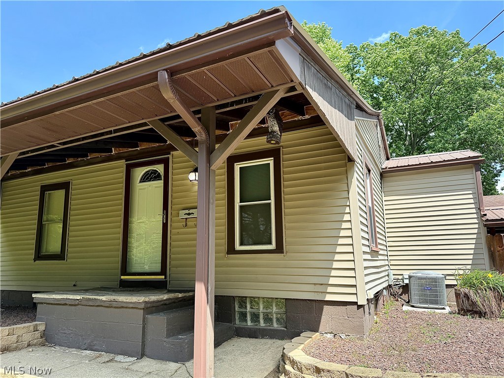 2108 Clermont Avenue NE Warren OH 44484